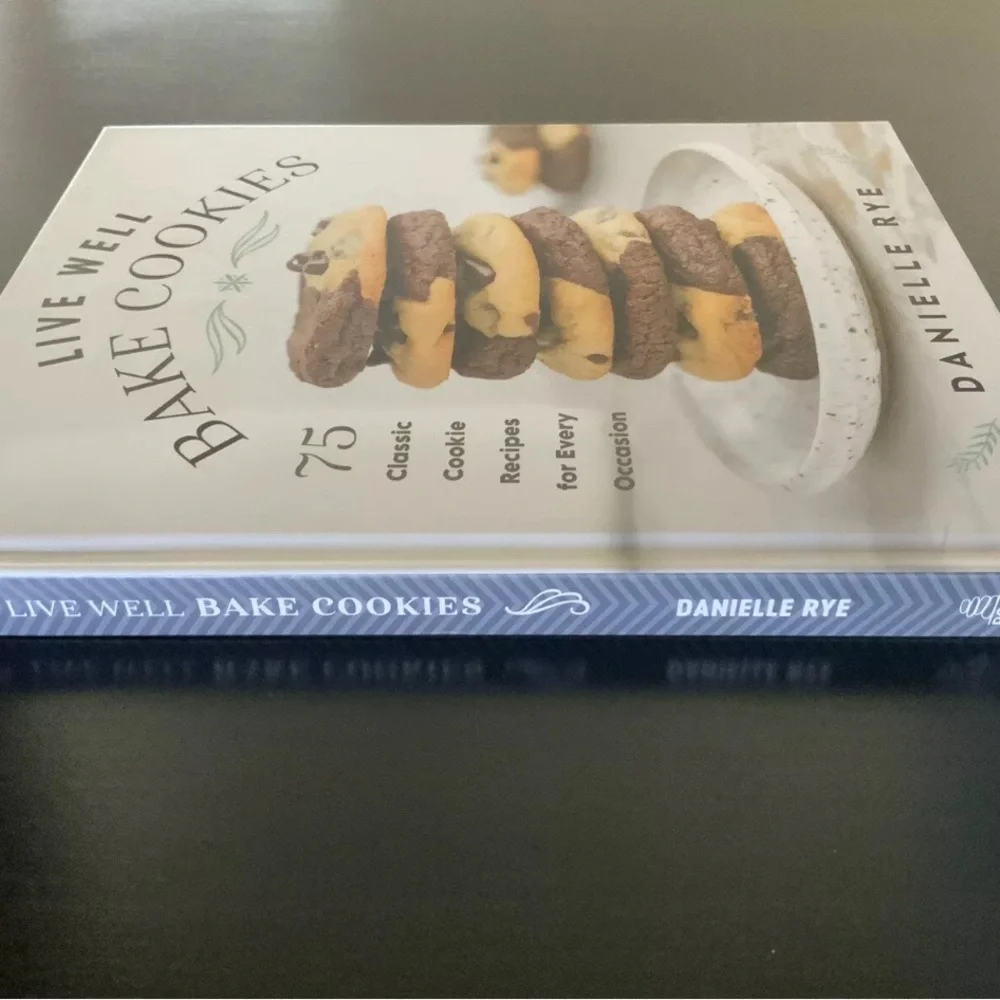 Live Well Bake Cookies Cookbook; 75 classic recipes